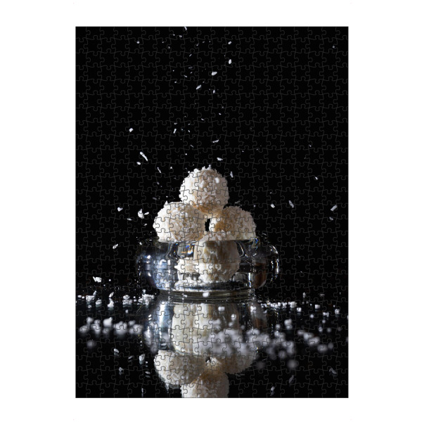 Puzzle Ravensburger "Kokos-Kick" artboxONE - Essen & Trinken - Kokos,Pralinen,Schokolade,Raffaelo,Süßigkeiten,Essen,Food,Schwarz,Weiß - Bild kokos
