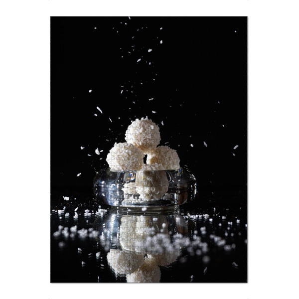 Puzzle Ravensburger "Kokos-Kick" artboxONE - Essen & Trinken - Kokos,Pralinen,Schokolade,Raffaelo,Süßigkeiten,Essen,Food,Schwarz,Weiß - Bild kokos