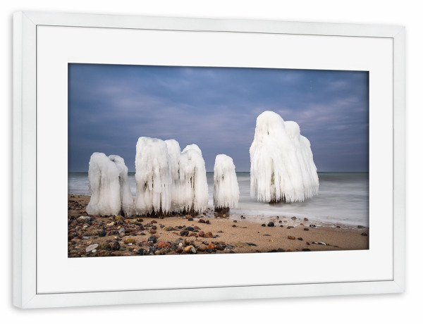 Poster mit Rahmen weiß "Strand, Buhne und Meer" artboxONE - Natur,Reise,Reise / Strand und Meer