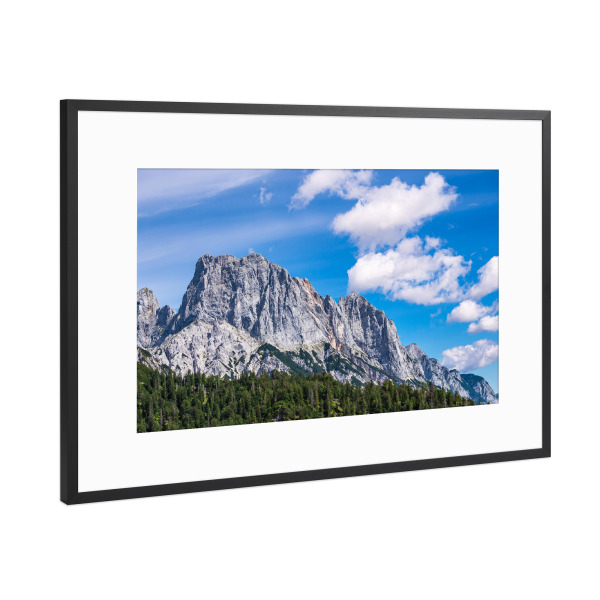 Poster mit Rahmen Schwarz (Metallic) "Wolken, Berg und Wald" artboxONE - Natur,Reise