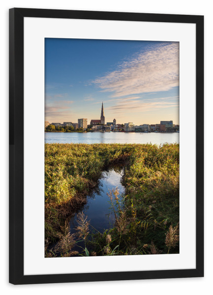 Poster mit Rahmen schwarz "Schilf, Warnow, Stadt" artboxONE - Natur,Reise,Architektur,Städte / Weitere