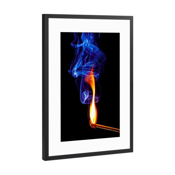 Poster mit Rahmen Schwarz (Metallic) "Der Blaue Rauch" artboxONE - Natur - Flamme,Rauch,Streichholz,Feuer,Qualm,Anzünden,Zündholz,Blau,Blauer dunst