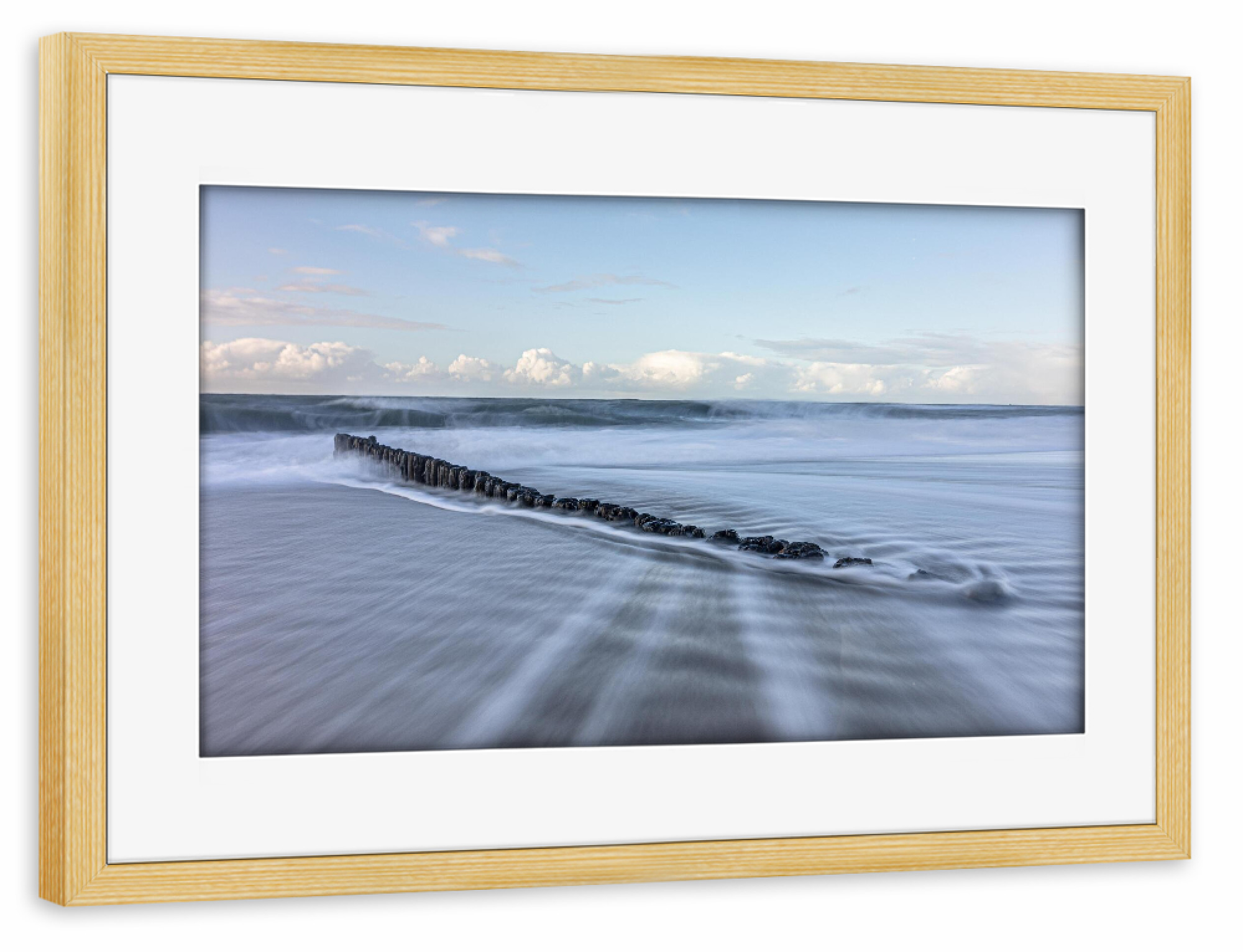Poster mit Rahmen kiefer "Buhnen Langzeitbelichtung" artboxONE - Reise / Strand und Meer