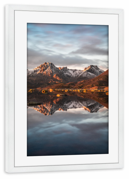Poster mit Rahmen weiß "Reflecting Mountain" artboxONE - Natur,Reise