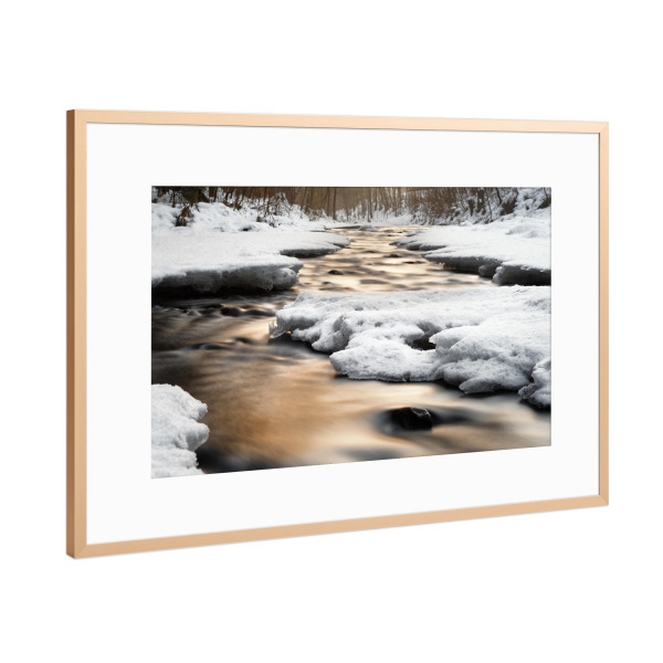 Poster mit Rahmen Kupfer "Winterliche Flussansicht" artboxONE - Natur