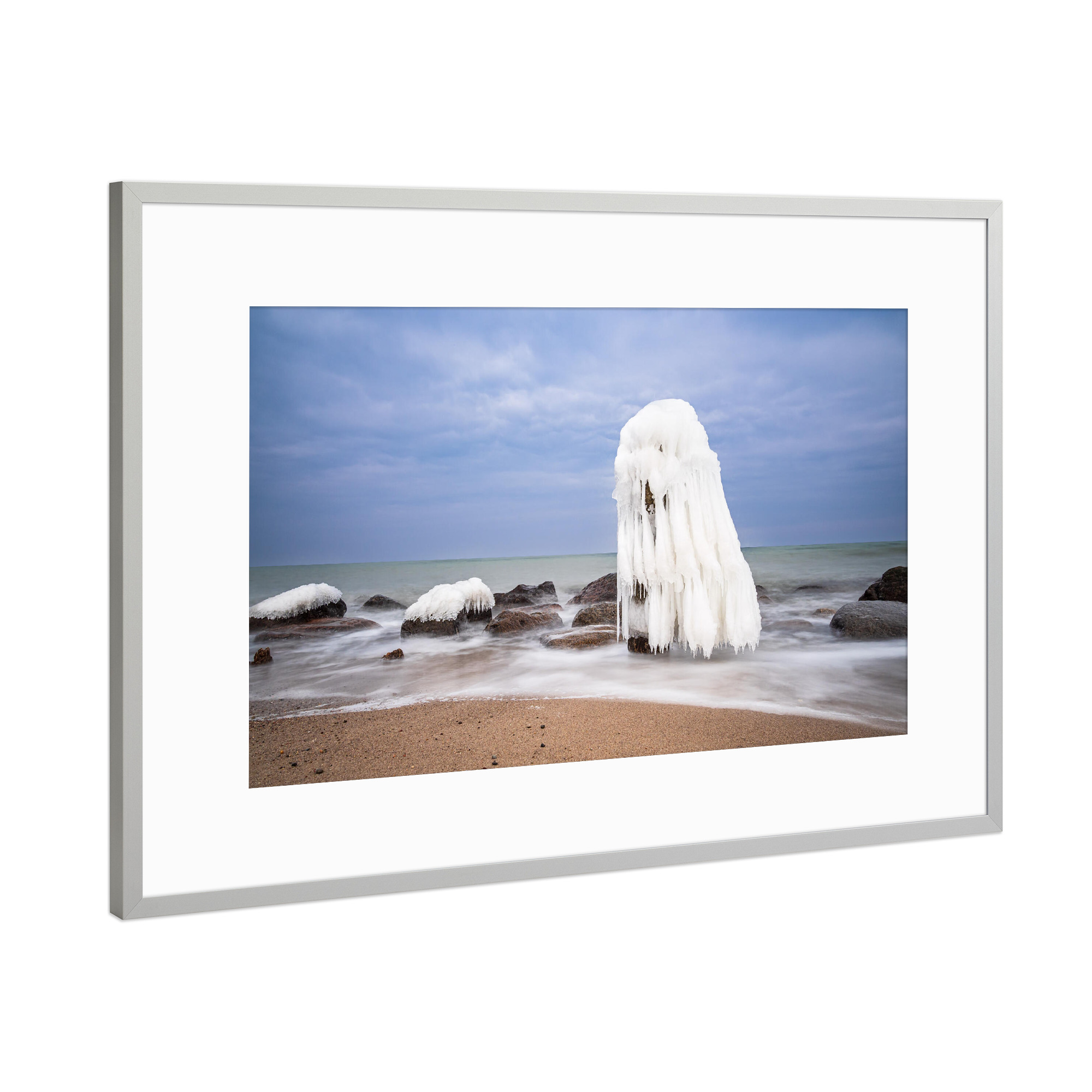 Poster mit Rahmen Silber "Eis, Buhne und Ostsee" artboxONE - Natur,Reise,Reise / Strand und Meer