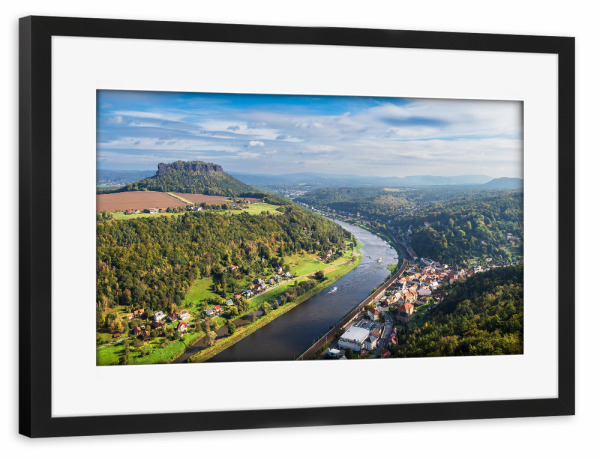 Poster mit Rahmen schwarz "Elbe, Felsen und Stadt" artboxONE - Natur,Reise,Architektur