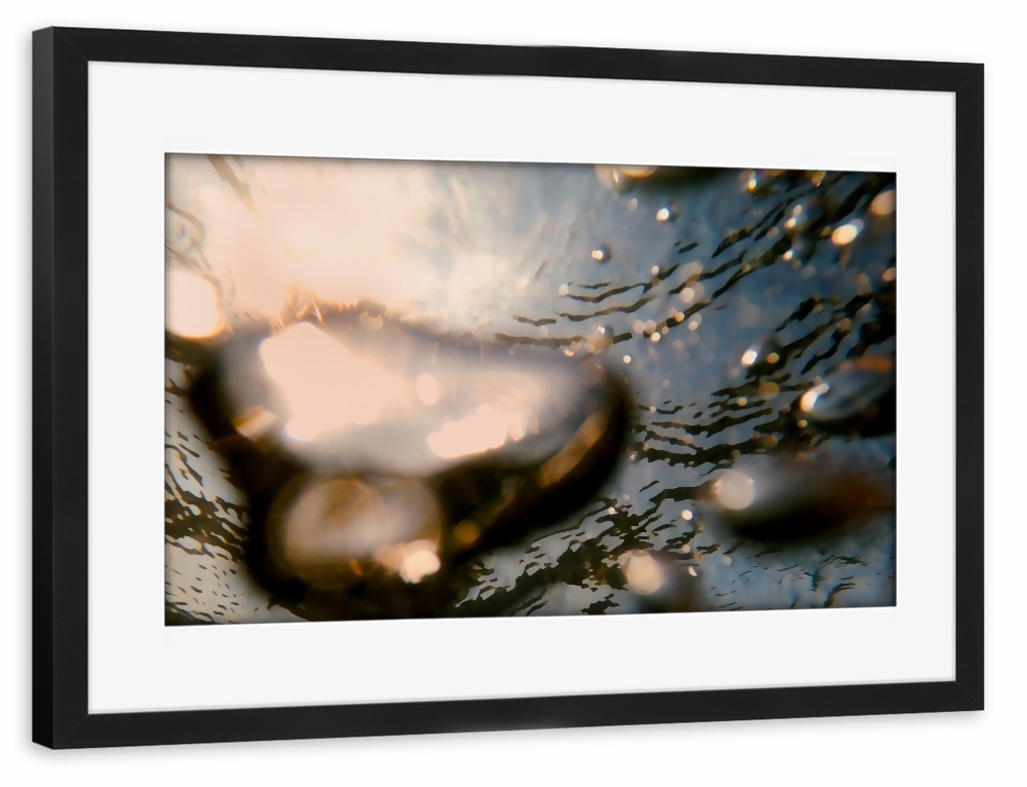 Poster mit Rahmen schwarz "Eintauchen ins Meer - Luftblasen" artboxONE - Natur,Reise / Strand und Meer,Unterwasser