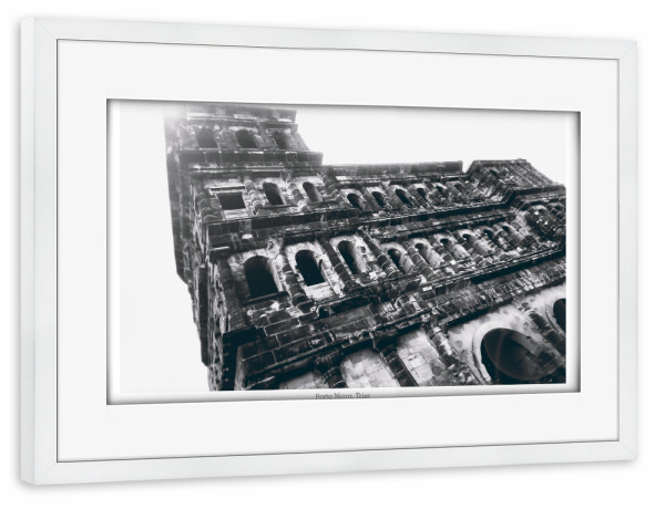Poster mit Rahmen weiß "Das Porta Nigra in Trier" artboxONE - Reise,Schwarzweiß,Architektur,Reise / Länder,Städte / Weitere