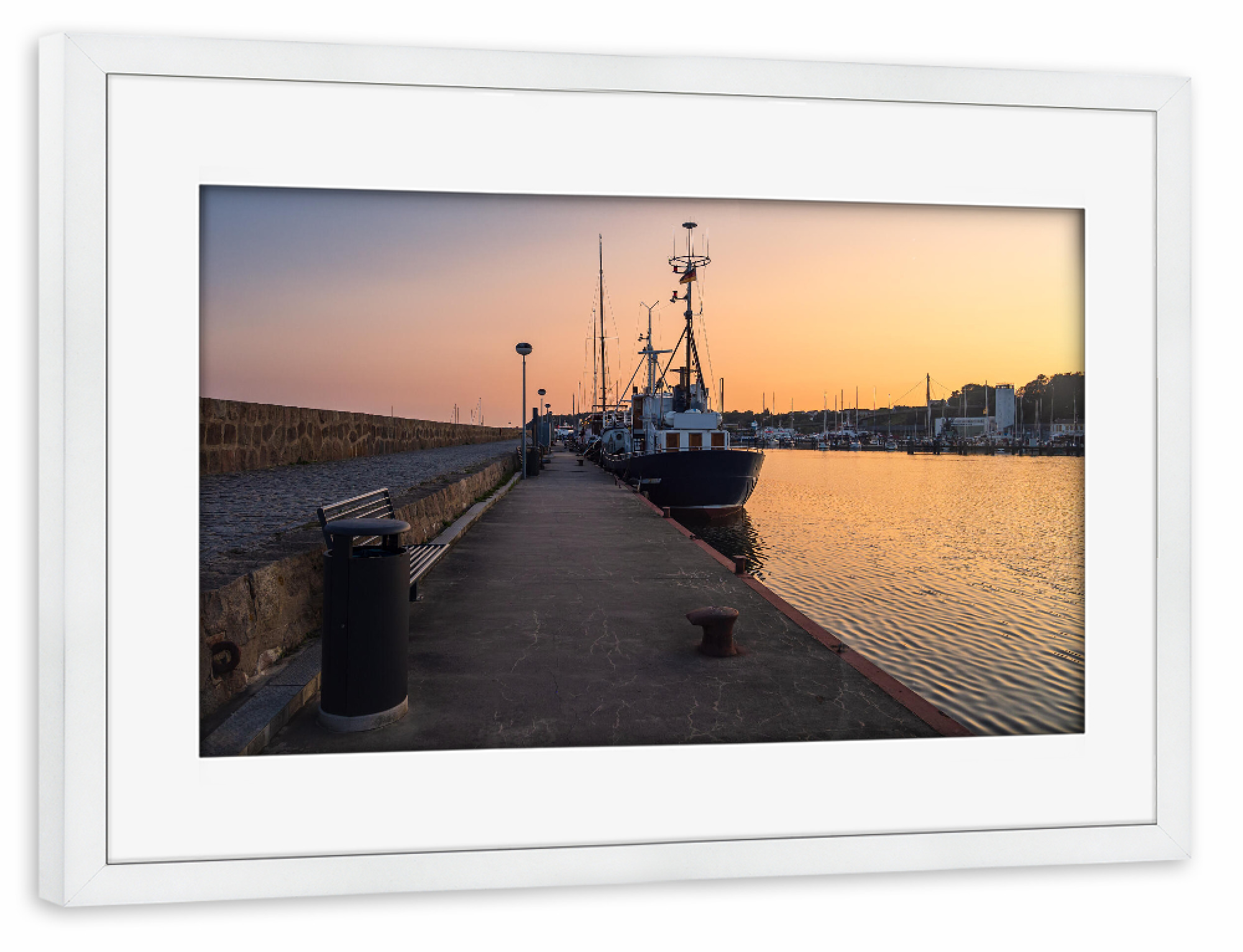 Poster mit Rahmen weiß "Abends im Hafen" artboxONE - Natur,Reise,Reise / Strand und Meer