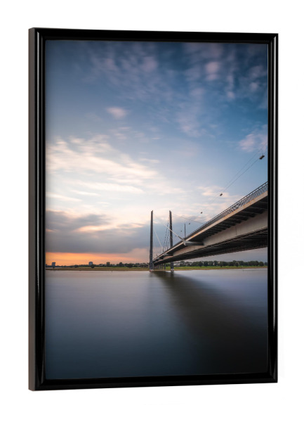 Poster mit schwarzem Rahmen "Düsseldorf Rheinbrücke" artboxONE - Städte,Reise,Städte / Düsseldorf
