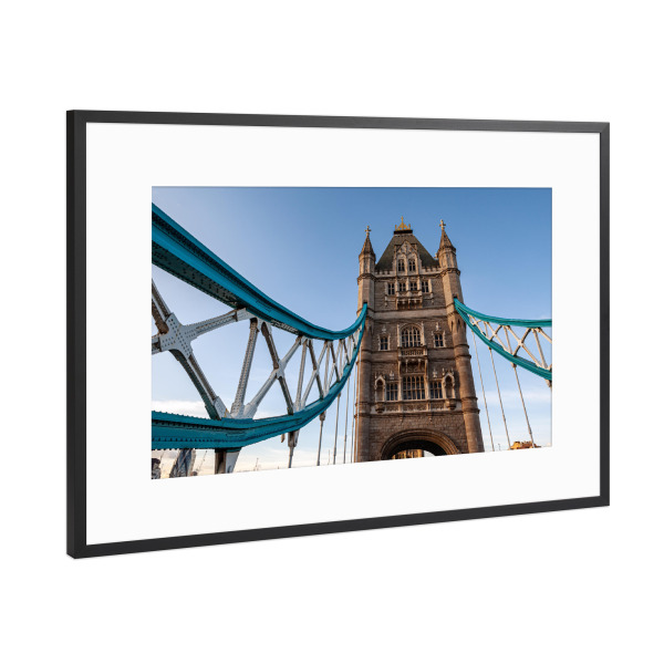 Poster mit Rahmen Schwarz (Metallic) "Historische Tower Bridge in London" artboxONE - Städte / London,Architektur