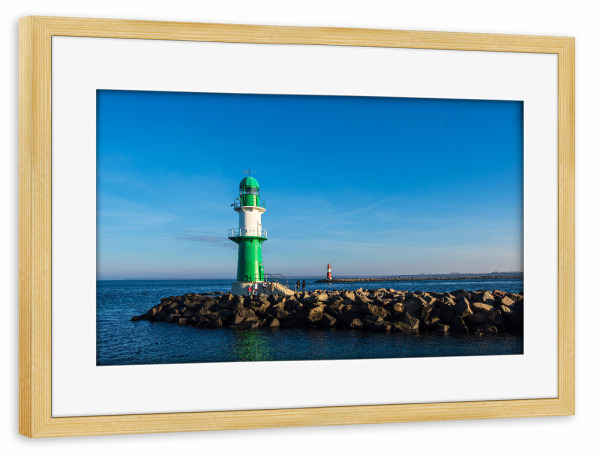 Poster mit Rahmen kiefer "Ostsee, Mole und Molentürme" artboxONE - Natur,Reise,Architektur,Reise / Strand und Meer