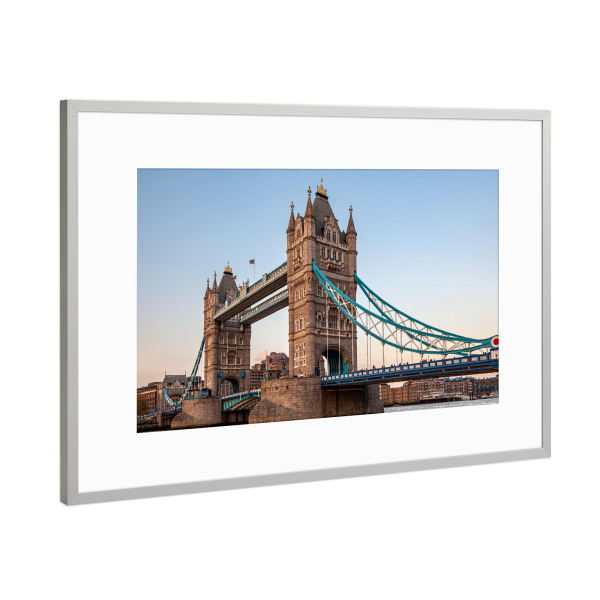 Poster mit Rahmen Silber "Londons Tower Bridge" artboxONE - Städte / London,Architektur