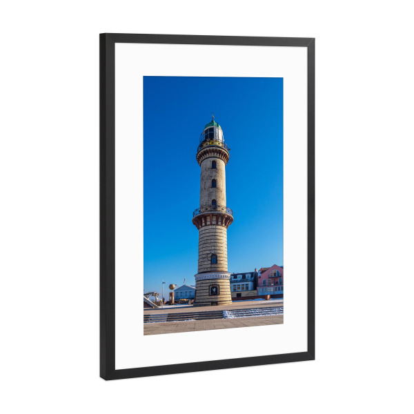 Poster mit Rahmen Schwarz (Metallic) "Leuchtturm und Häuser" artboxONE - Natur,Reise,Architektur,Städte / Weitere