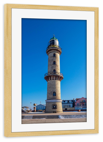 Poster mit Rahmen kiefer "Leuchtturm und Häuser" artboxONE - Natur,Reise,Architektur,Städte / Weitere