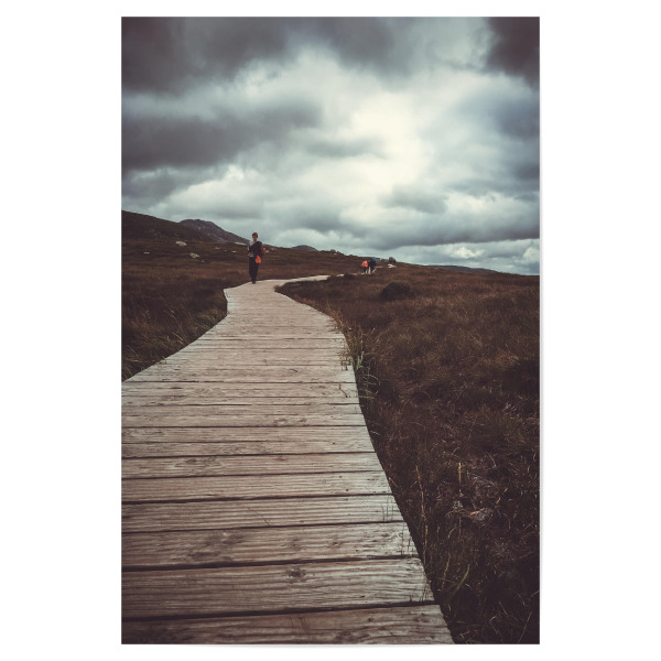 Poster "Lonely Paths" artboxONE - Natur,Reise - Irisch,Wandern,Dunkel,Einsam,Melancholisch,Weg,Natur,Nature,Pfad,Sky,Himmel,Wolken,Clouds,Irland