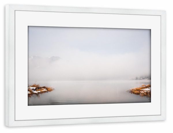 Poster mit Rahmen weiß "Winterliche Nebelwand" artboxONE - Natur - Nebel,See,Wasser,Schilf,Winter,Schnee,Snow,Lake,Water