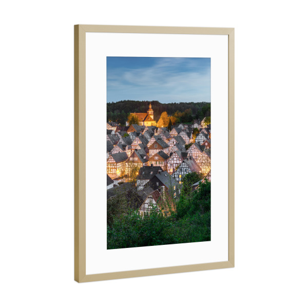 Poster mit Rahmen Gold "Freudenberg im Siegerland am Abend" artboxONE - Städte,Reise,Architektur