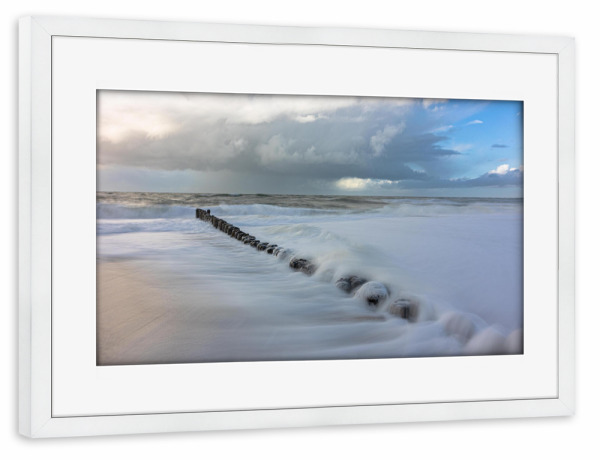 Poster mit Rahmen weiß "Sylt - Buhnen am Meer" artboxONE - Natur,Reise / Strand und Meer
