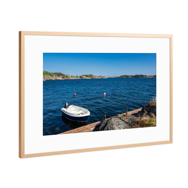 Poster mit Rahmen Kupfer "Boot und Anlegestelle" artboxONE - Natur,Reise,Reise / Strand und Meer,Reise / Länder