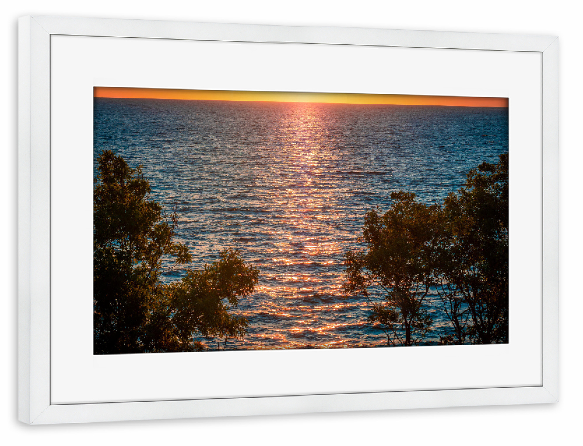 Poster mit Rahmen weiß "Sonnenaufgang über dem Meer" artboxONE - Natur,Reise