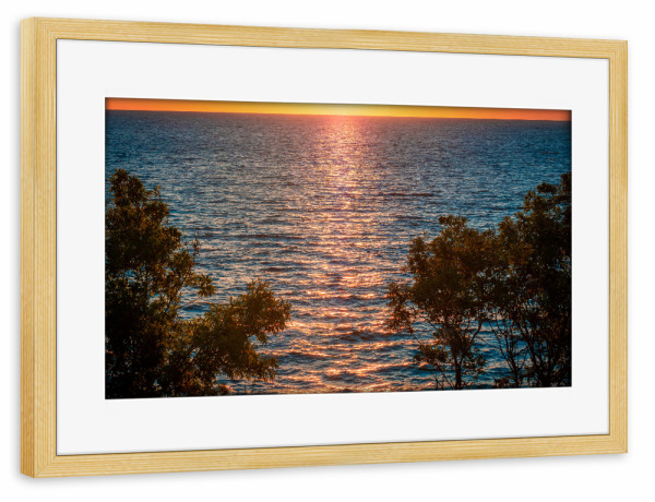 Poster mit Rahmen kiefer "Sonnenaufgang über dem Meer" artboxONE - Natur,Reise