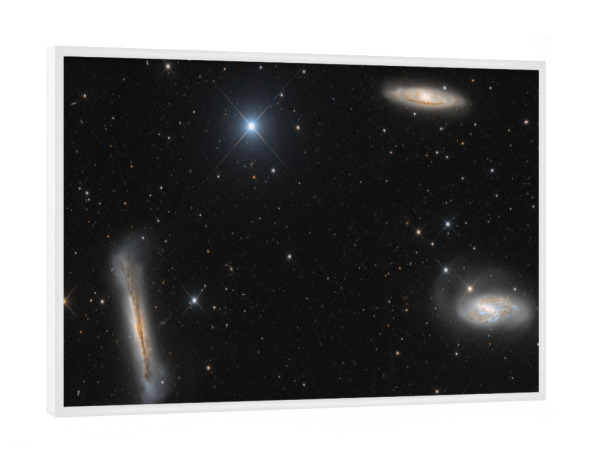 Poster mit weißem Rahmen "Das Leo-Triplett" artboxONE - Galaxy