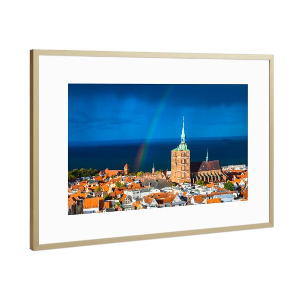 Poster mit Rahmen Gold "Stralsund Skyline" artboxONE - Städte,Architektur