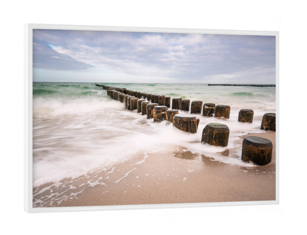 Poster mit weißem Rahmen "Buhne, Strand und Wellen" artboxONE - Natur,Reise,Reise / Strand und Meer