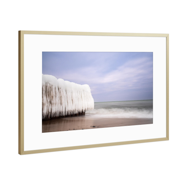 Poster mit Rahmen Gold "Strand, Buhne, Eis und Meer" artboxONE - Natur,Reise,Reise / Strand und Meer