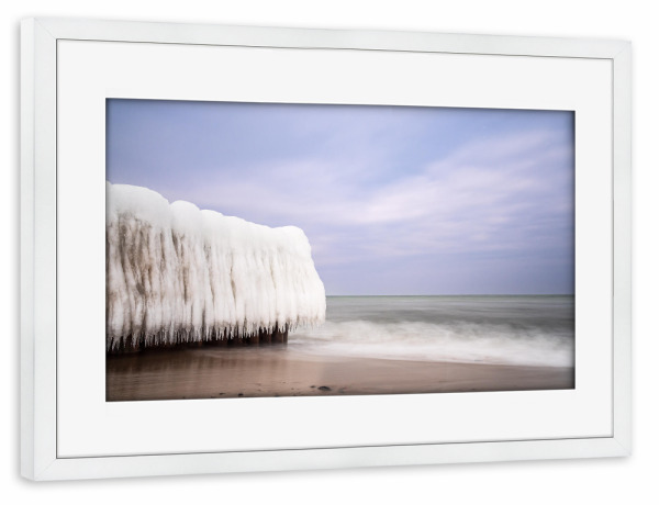Poster mit Rahmen weiß "Strand, Buhne, Eis und Meer" artboxONE - Natur,Reise,Reise / Strand und Meer