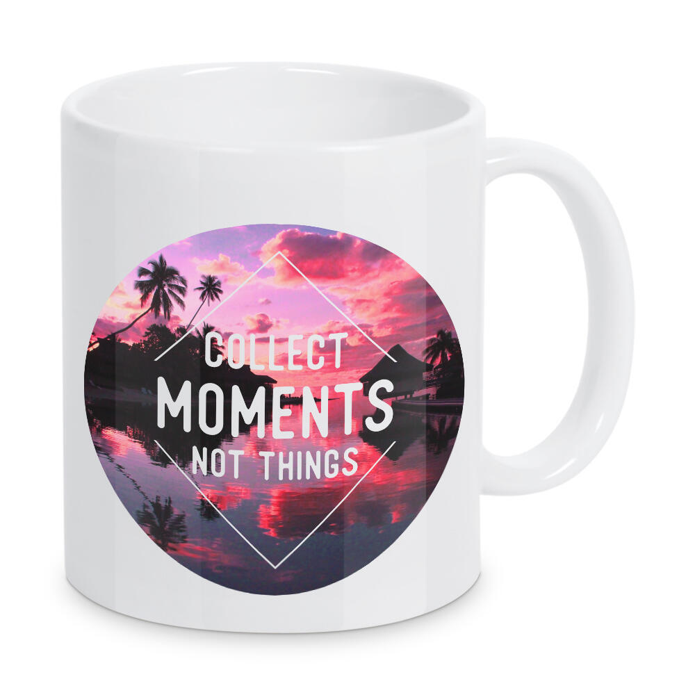 Tasse "Collect moments not things" artboxONE - Typografie,Natur,Reise,Reise / Strand und Meer,Reise / Länder,Festivals