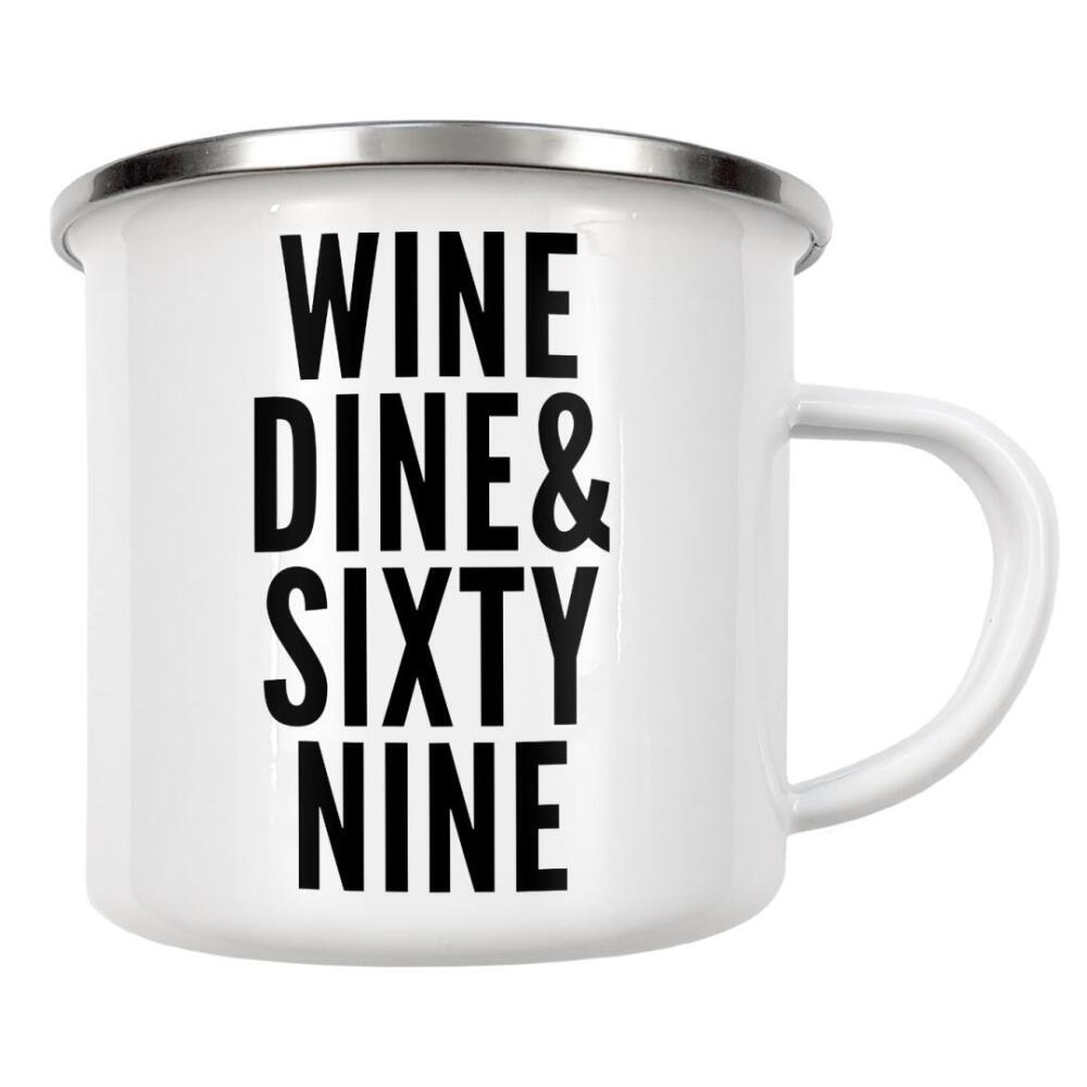 Emaille Tasse "Wine, Dine" artboxONE - Typografie,Schwarzweiß,Männer,Essen & Trinken / Alkohol