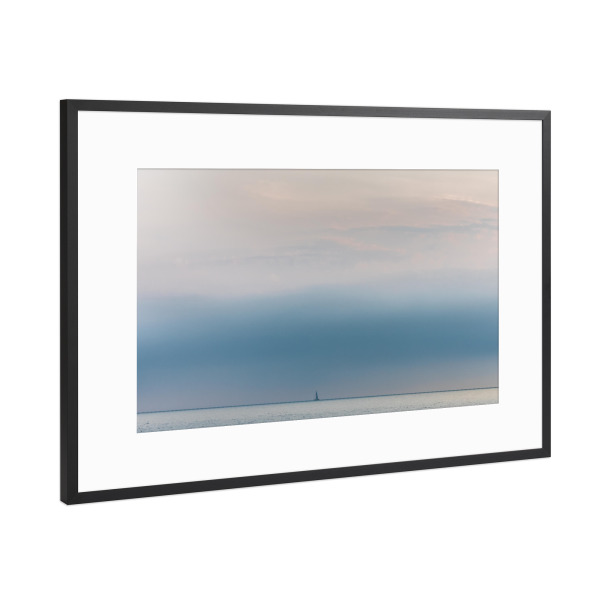 Poster mit Rahmen Schwarz (Metallic) "Lonely Sailor" artboxONE - Reise,Reise / Strand und Meer