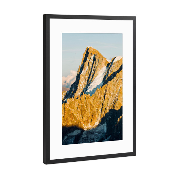 Poster mit Rahmen Schwarz (Metallic) "Grandes Jorasses im Abendlicht" artboxONE - Natur,Reise