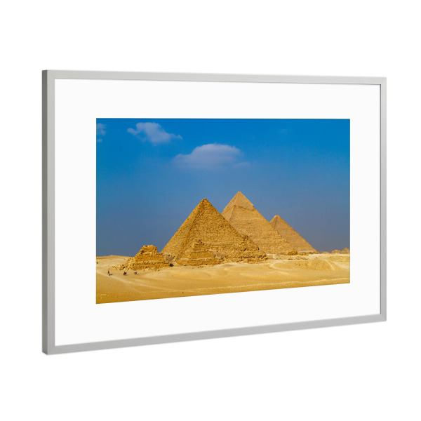 Poster mit Rahmen Silber "Die Pyramiden von Gizeh" artboxONE - Architektur