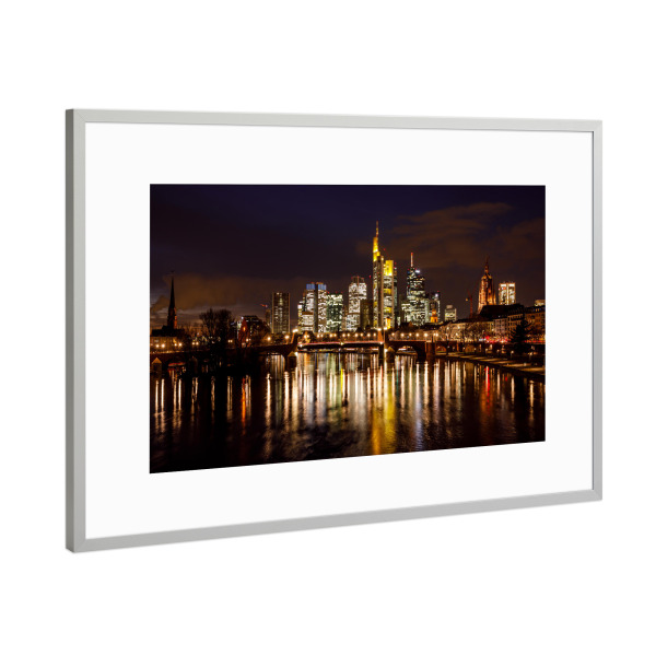 Poster mit Rahmen Silber "Frankfurt bei Nacht" artboxONE - Architektur,Städte / Frankfurt