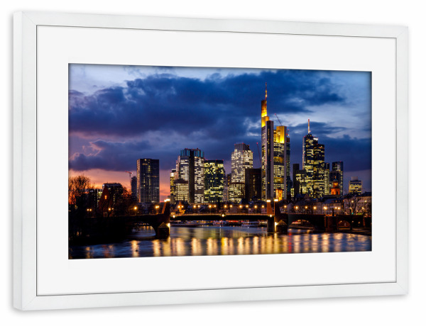 Poster mit Rahmen weiß "Sonnenuntergang Frankfurt" artboxONE - Architektur,Städte / Frankfurt