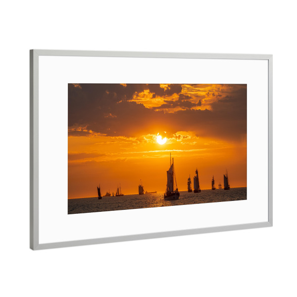Poster mit Rahmen Silber "Windjammer im Sonnenuntergang" artboxONE - Natur,Reise,Reise / Strand und Meer