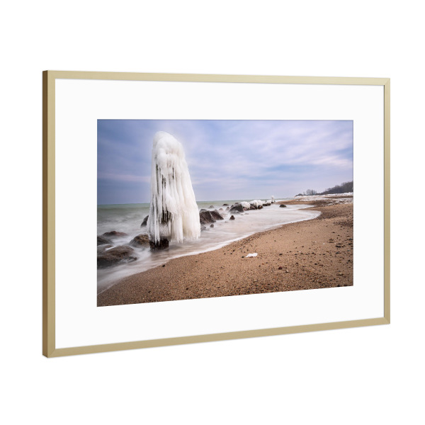 Poster mit Rahmen Gold "Ostsee, Buhnen und Eis" artboxONE - Natur,Reise,Reise / Strand und Meer