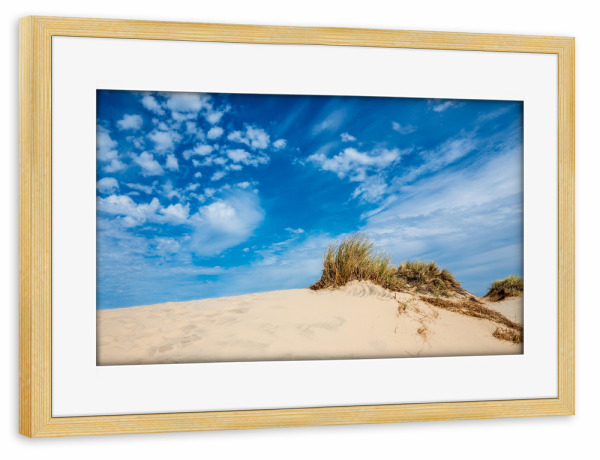 Poster mit Rahmen kiefer "Lonely Dune" artboxONE - Natur,Reise / Strand und Meer - Düne,Strand,Gras,Himmel,Wolken,Einsam,Friedlich,Beach,Vacation