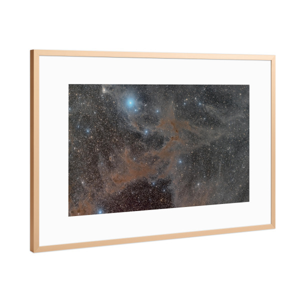 Poster mit Rahmen Kupfer "Dust in Chamaeleon" artboxONE - Galaxy