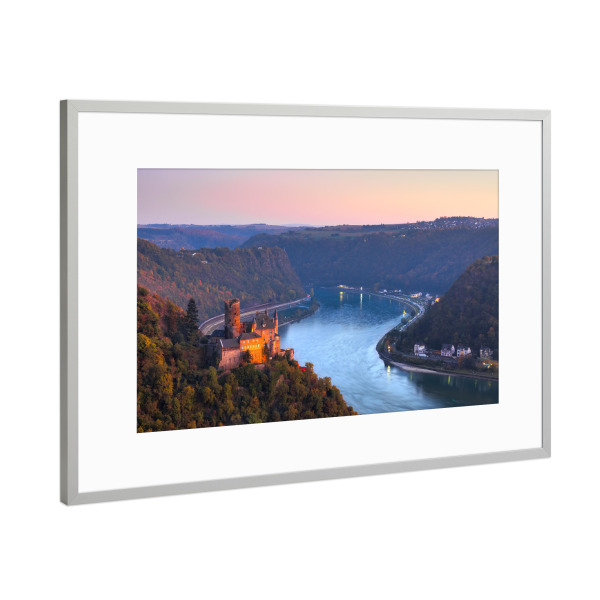 Poster mit Rahmen Silber "Loreley in der Dämmerung" artboxONE - Reise - Loreley,Rhein,Burg katz,Mittelrhein,Deutschland