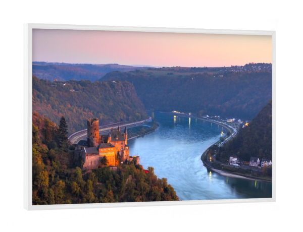 Poster mit weißem Rahmen "Loreley in der Dämmerung" artboxONE - Reise - Loreley,Rhein,Burg katz,Mittelrhein,Deutschland