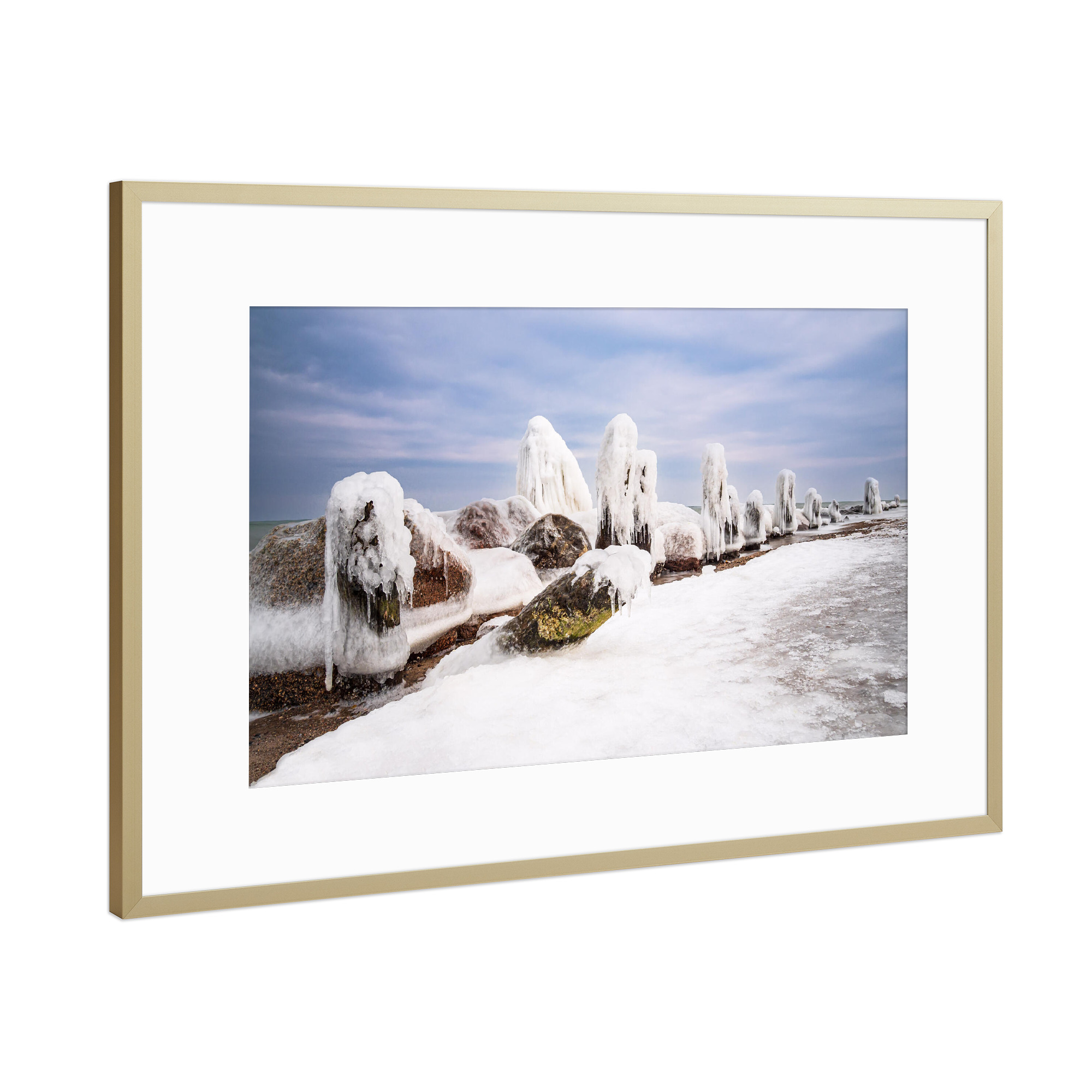 Poster mit Rahmen Gold "Strand, Eis und Buhnen" artboxONE - Natur,Reise,Reise / Strand und Meer