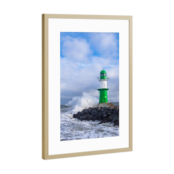 Poster mit Rahmen Gold "Ostsee, Welle, Molenturm" artboxONE - Natur,Reise,Architektur,Reise / Strand und Meer