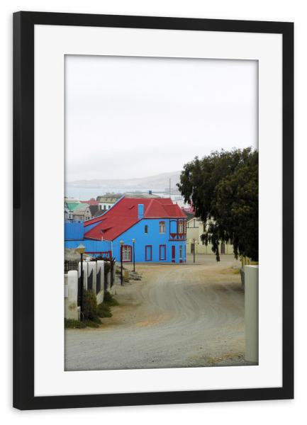 Poster mit Rahmen schwarz "Blaues Haus in Lüderitzbucht" artboxONE - Reise,Architektur,Reise / Strand und Meer,Reise / Afrika,Reise / Länder