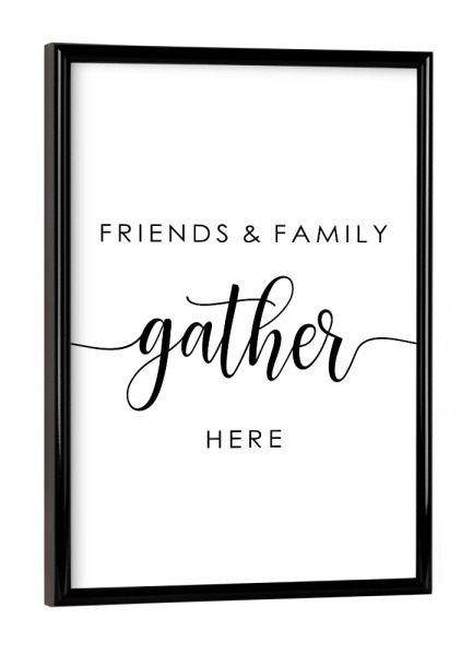 Poster mit schwarzem Rahmen "Friends & Family Gather Here" artboxONE - Typografie,Essen & Trinken,Menschen,Liebe