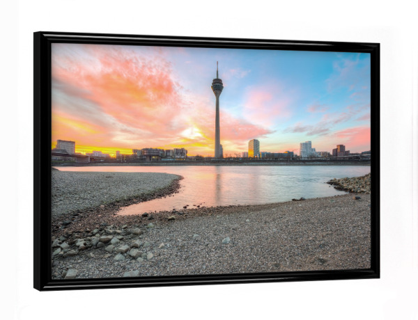 Poster mit schwarzem Rahmen "Düsseldorf Skyline Sonnenaufgang" artboxONE - Reise,Städte / Düsseldorf